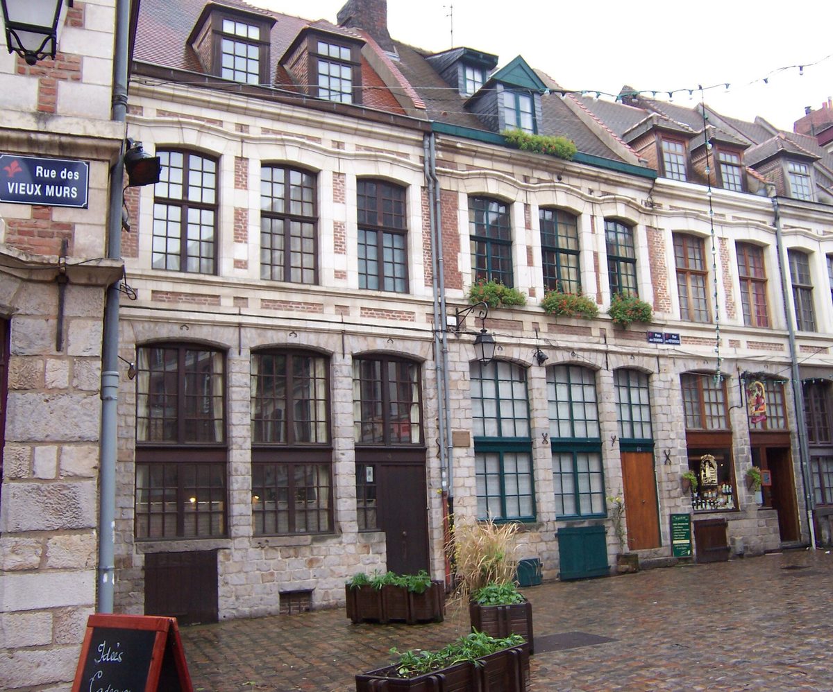 Les maisons de la place aux Oignons. Photo : B.navez, CC BY-SA 3.0, Wikimedia Commons.