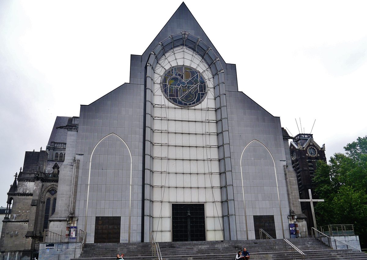La façade contemporaine de la cathédrale Notre-Dame-de-la-Treille. Photo : Zairon, CC BY-SA 4.0, Wikimedia Commons.